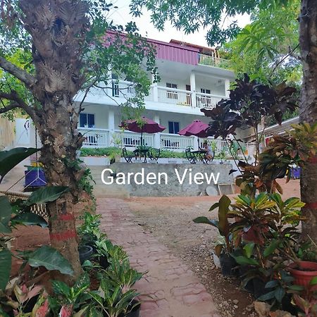 Ani Marie Guest House Coron Esterno foto