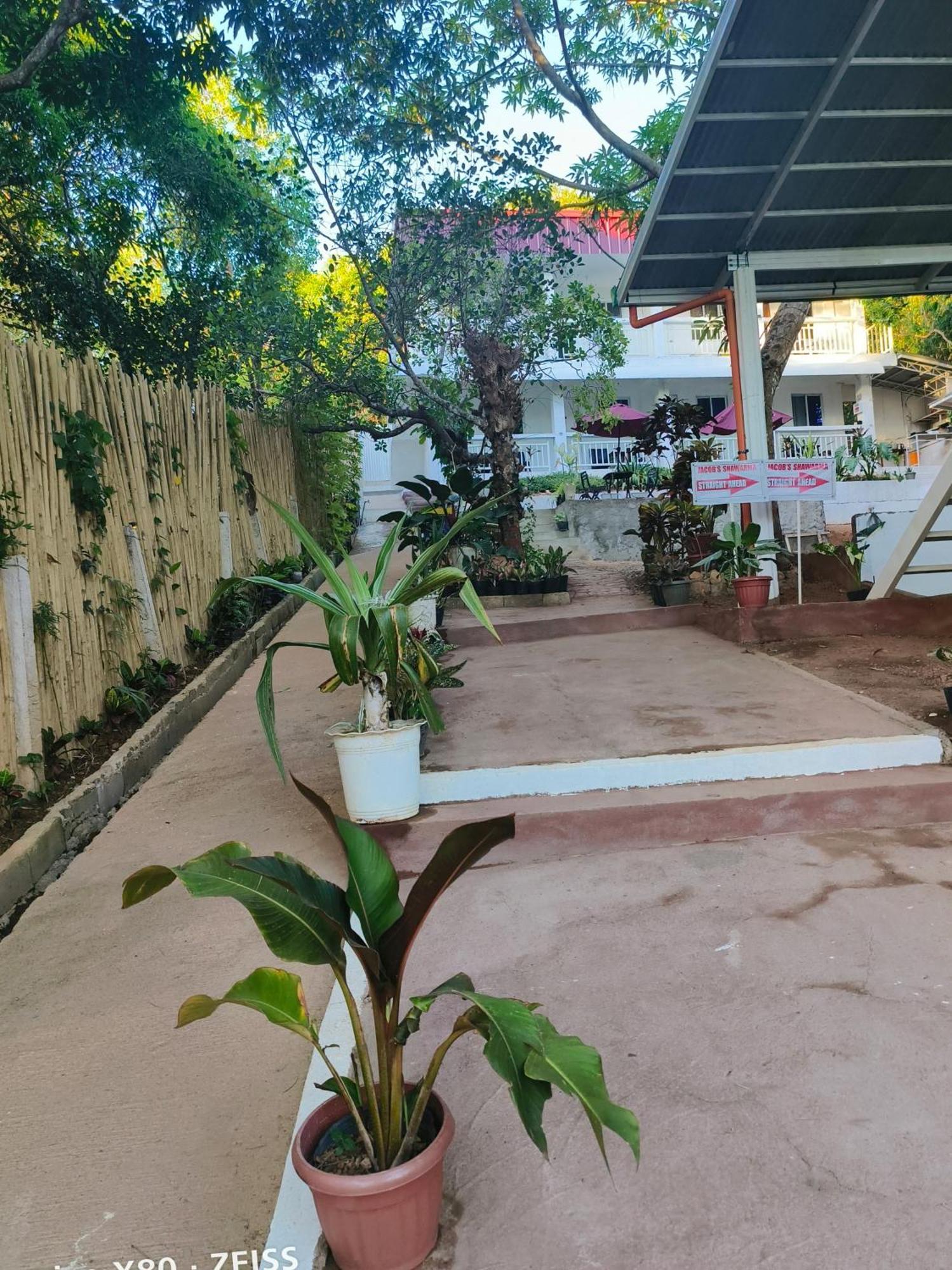 Ani Marie Guest House Coron Esterno foto