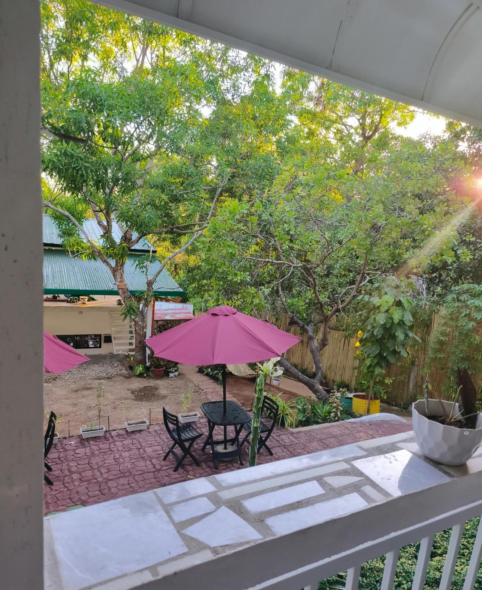 Ani Marie Guest House Coron Esterno foto